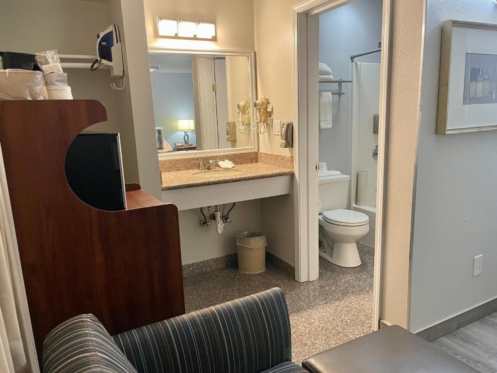 Americas Inn & Suite