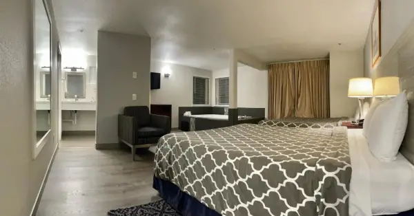 Americas Inn & Suite Main image